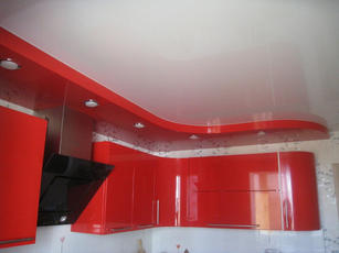 Двухуровневый натяжной потолок на кухне 9 м2