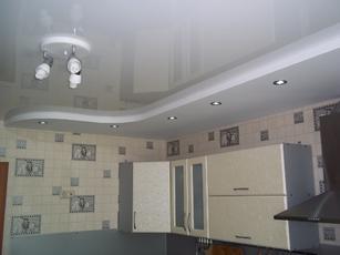 Двухуровневый потолок на кухню 9 м2